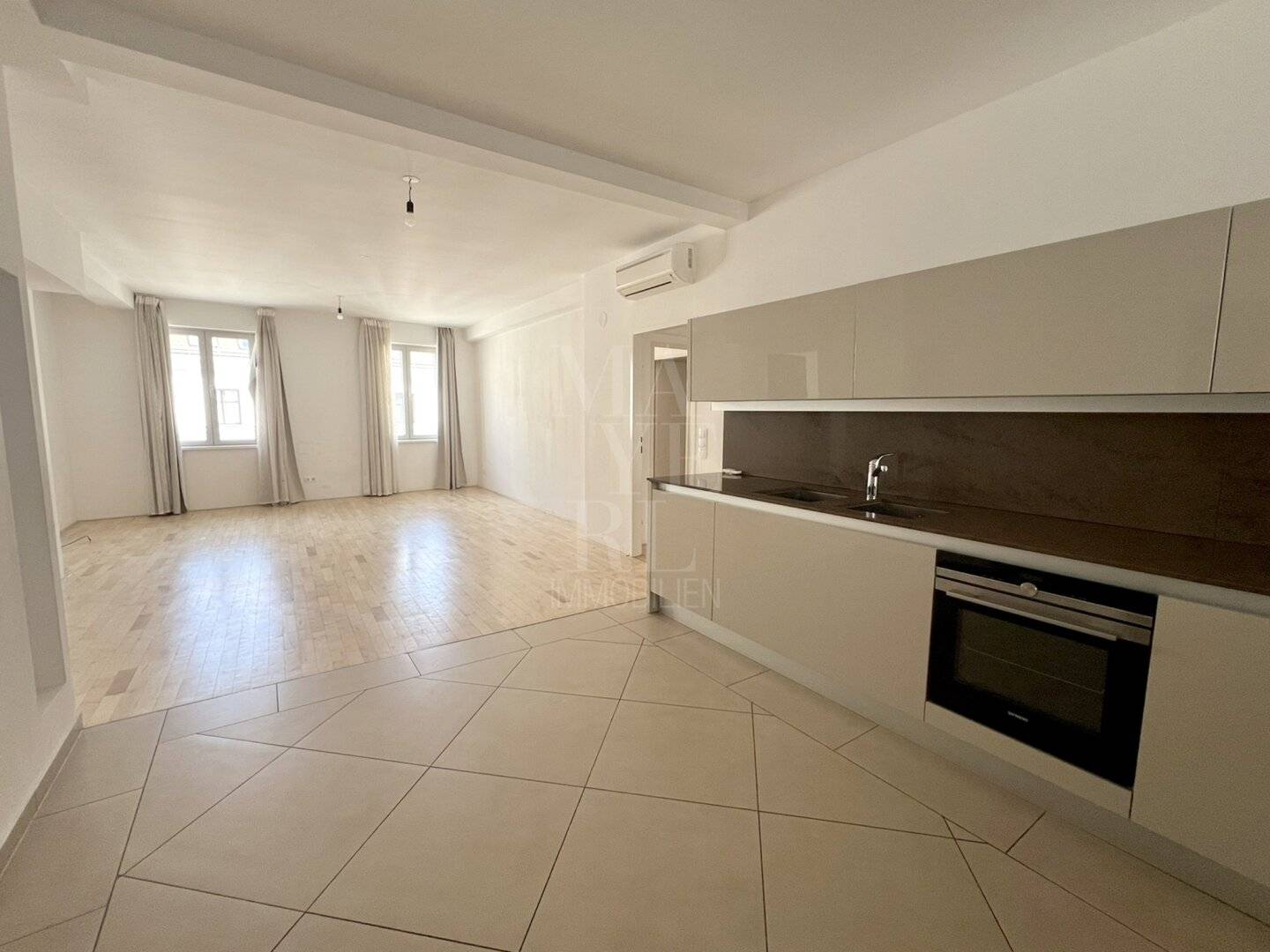very beautiful, air-conditioned apartment with 3 bedrooms near Lycée Français