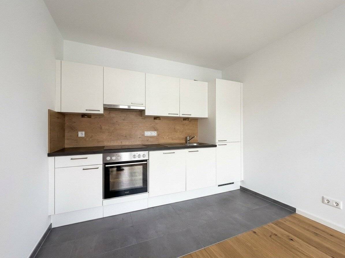 2-room apartment with ideal layout and walk-in closet in urban location