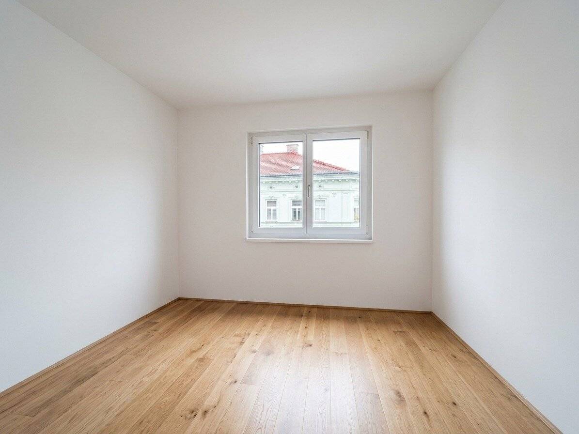 2-room apartment with ideal layout and walk-in closet in urban location