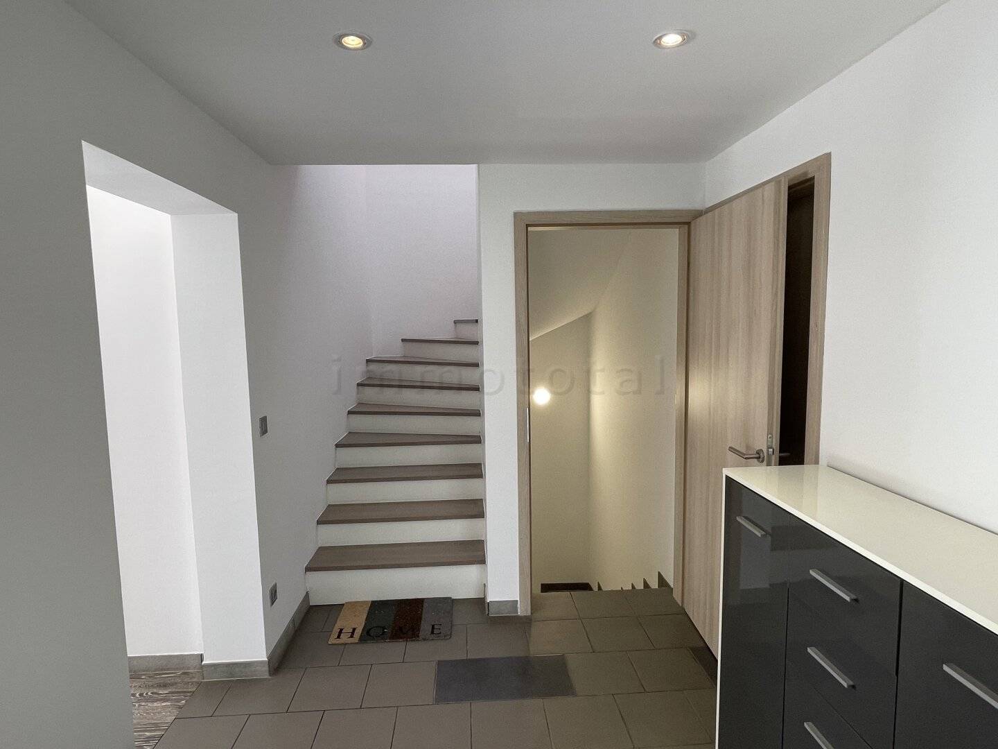 Einfamilienhaus in Privatstraße Nähe Kagraner Platz