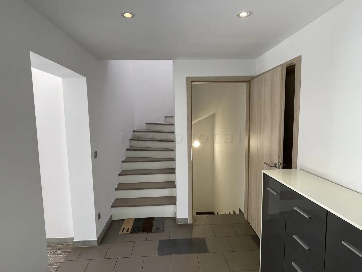 Einfamilienhaus in Privatstraße Nähe Kagraner Platz