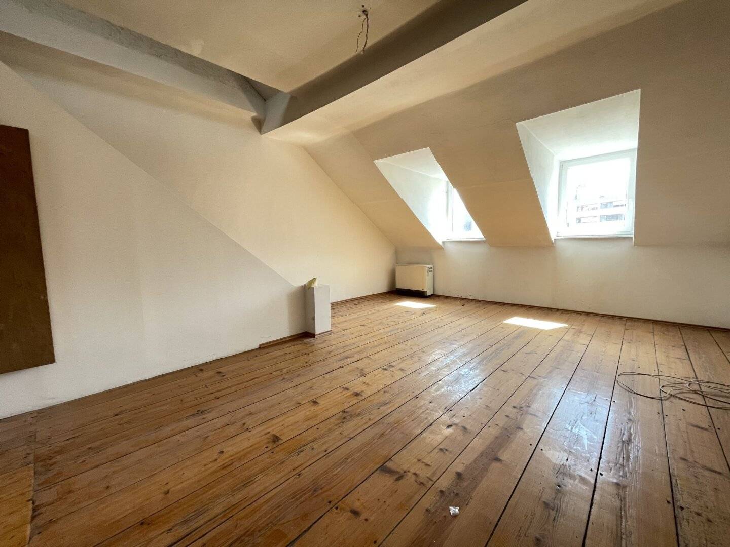Beautiful 2-room apartment with large terrace and a gallery in immediate proximity to AVL - Commission free