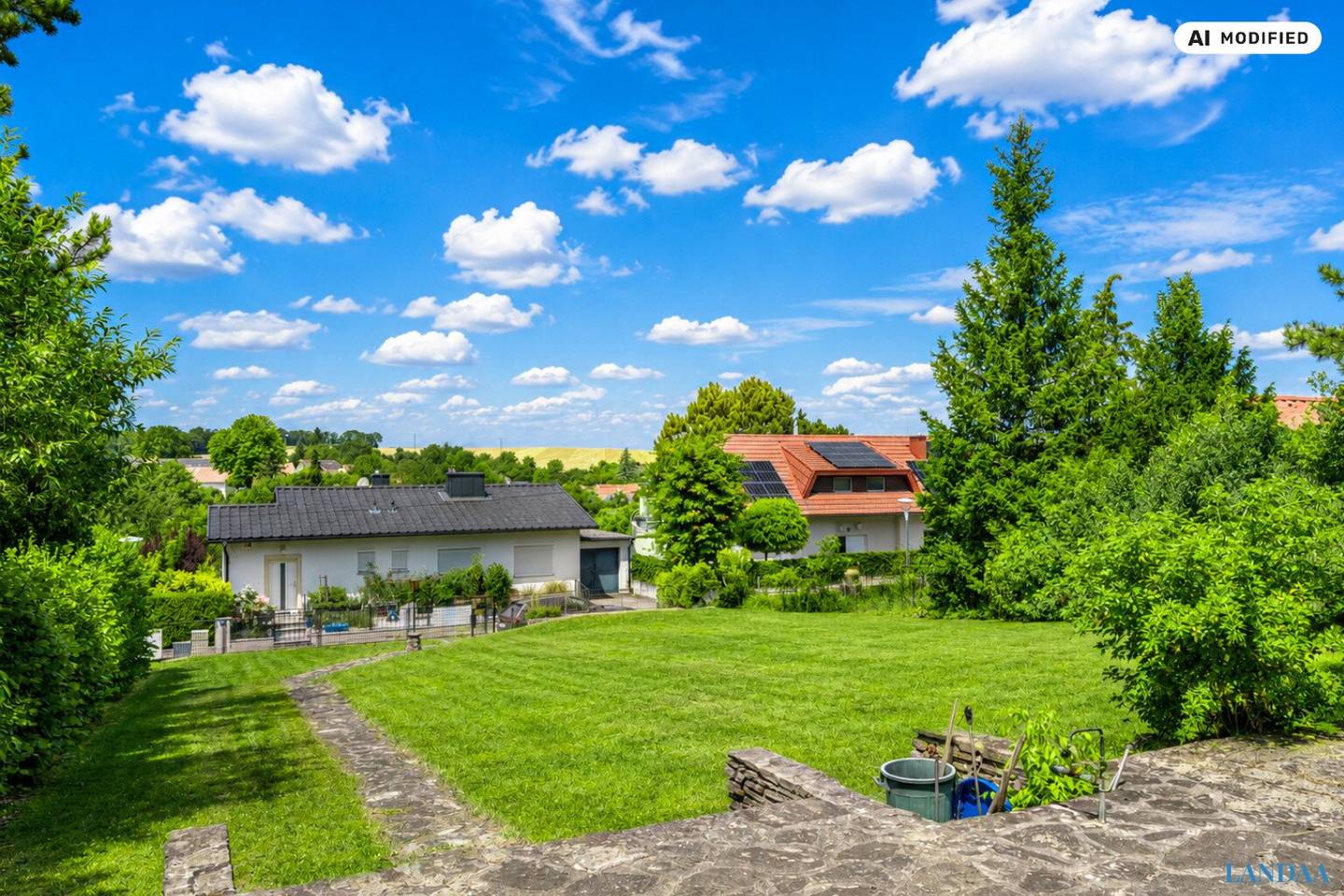 Living with a view – existing house with large garden and development potential in an absolutely quiet location