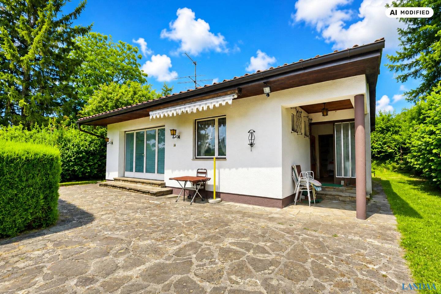 Living with a view – existing house with large garden and development potential in an absolutely quiet location