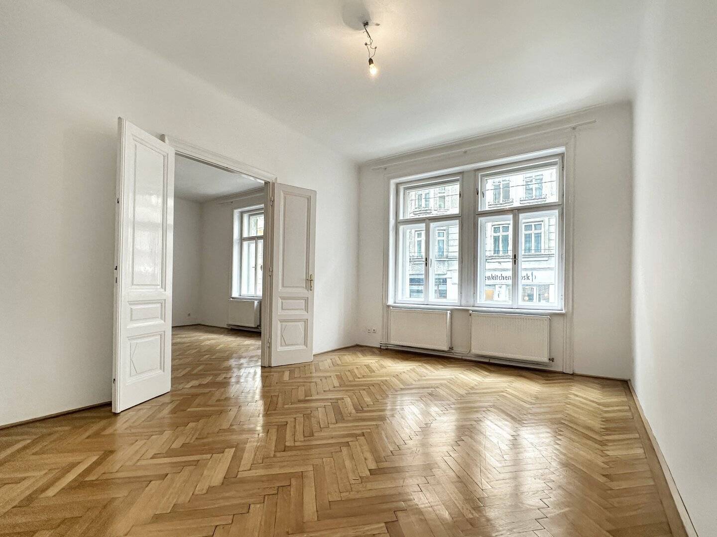 3-room old building apartment in city location near Town Hall