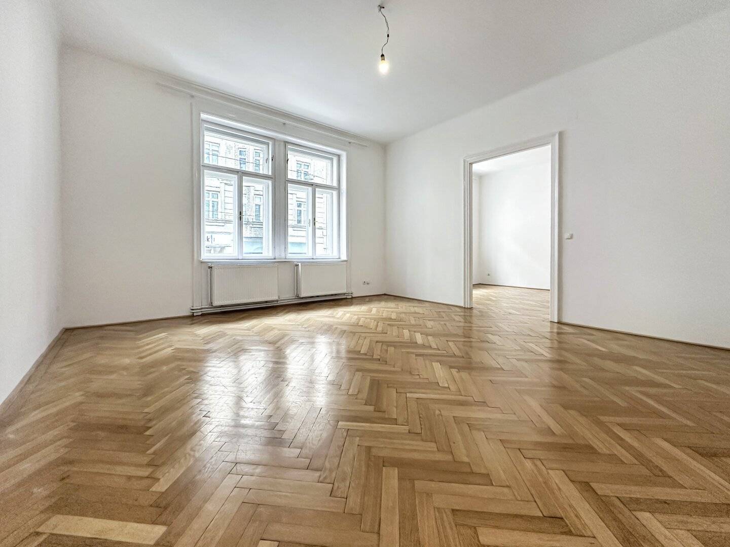 3-room old building apartment in city location near Town Hall