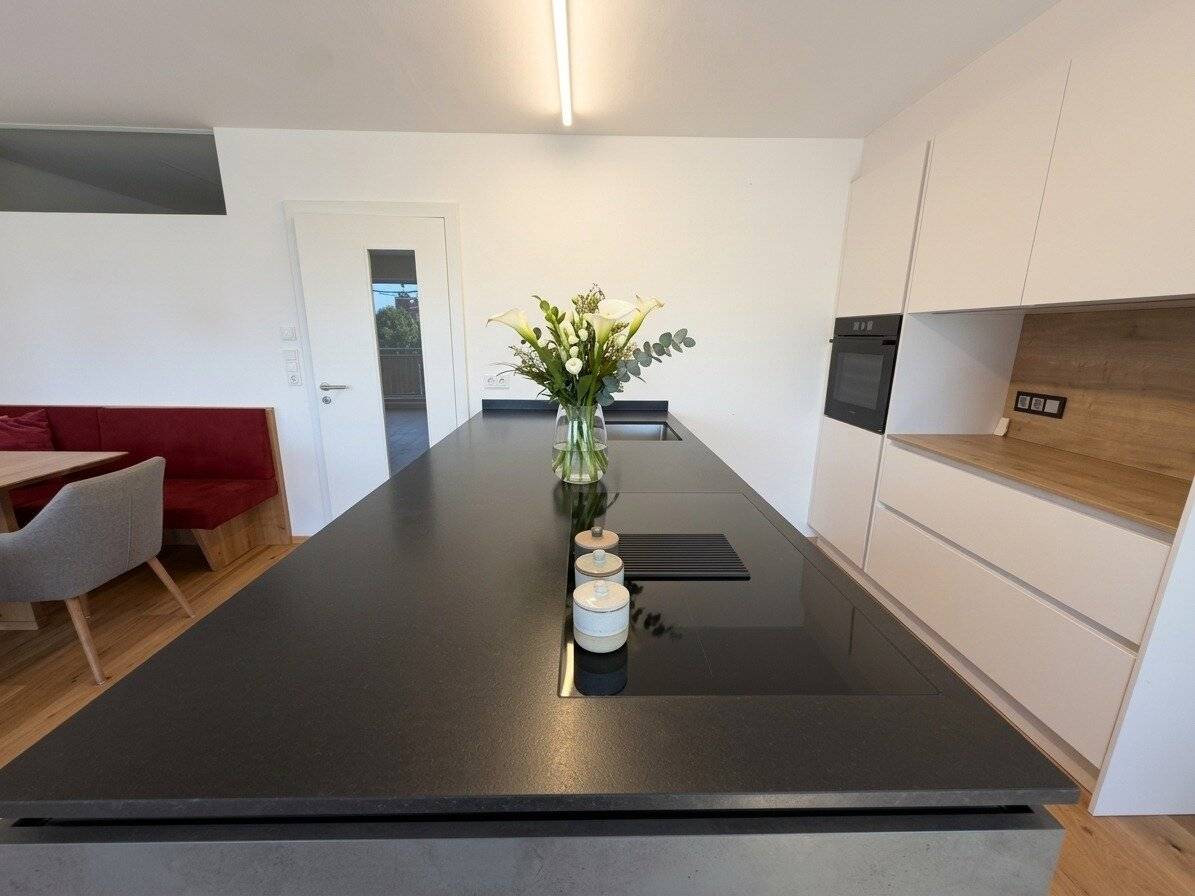 Weer: Modern high-quality and sunny 4-room apartment with approx. 94.65 m², generous corner balcony with approx. 16.71 m² with south and west orientation and high-quality kitchen
