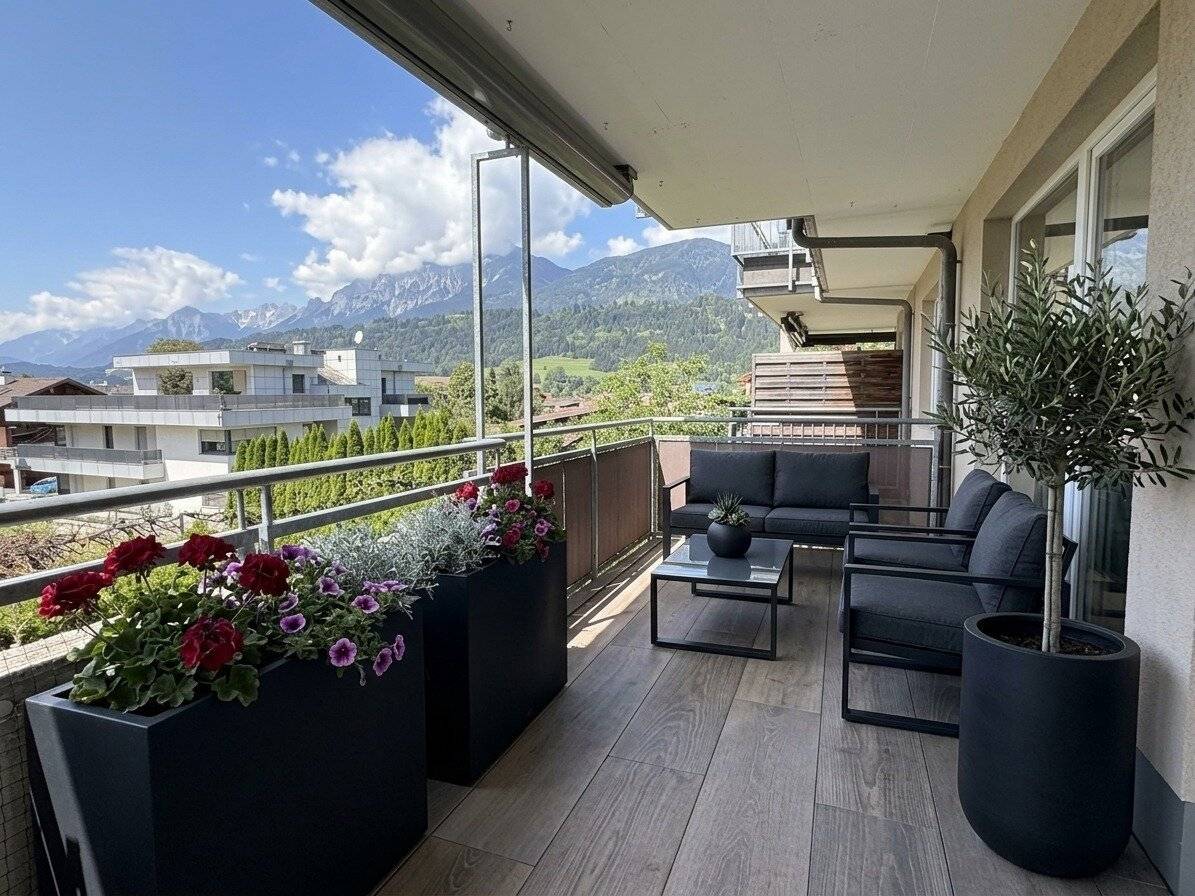 Weer: Modern high-quality and sunny 4-room apartment with approx. 94.65 m², generous corner balcony with approx. 16.71 m² with south and west orientation and high-quality kitchen
