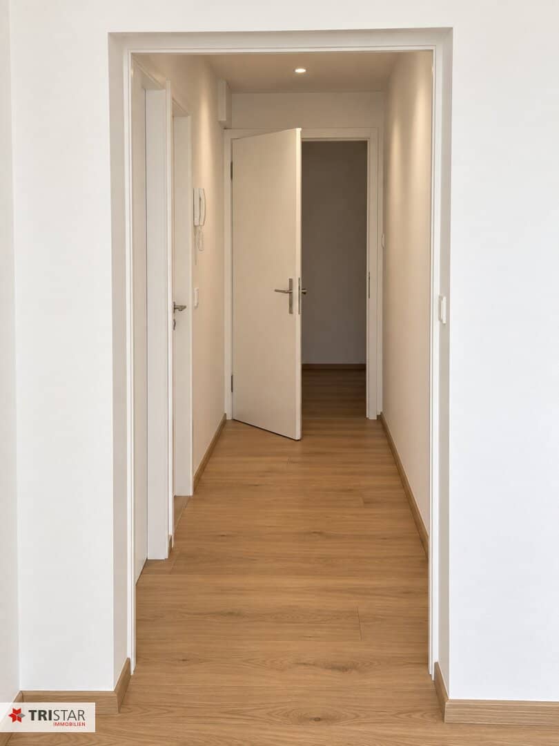 Top renovated 1-room apartment 25 m², near subway, fitted kitchen, only €790!
