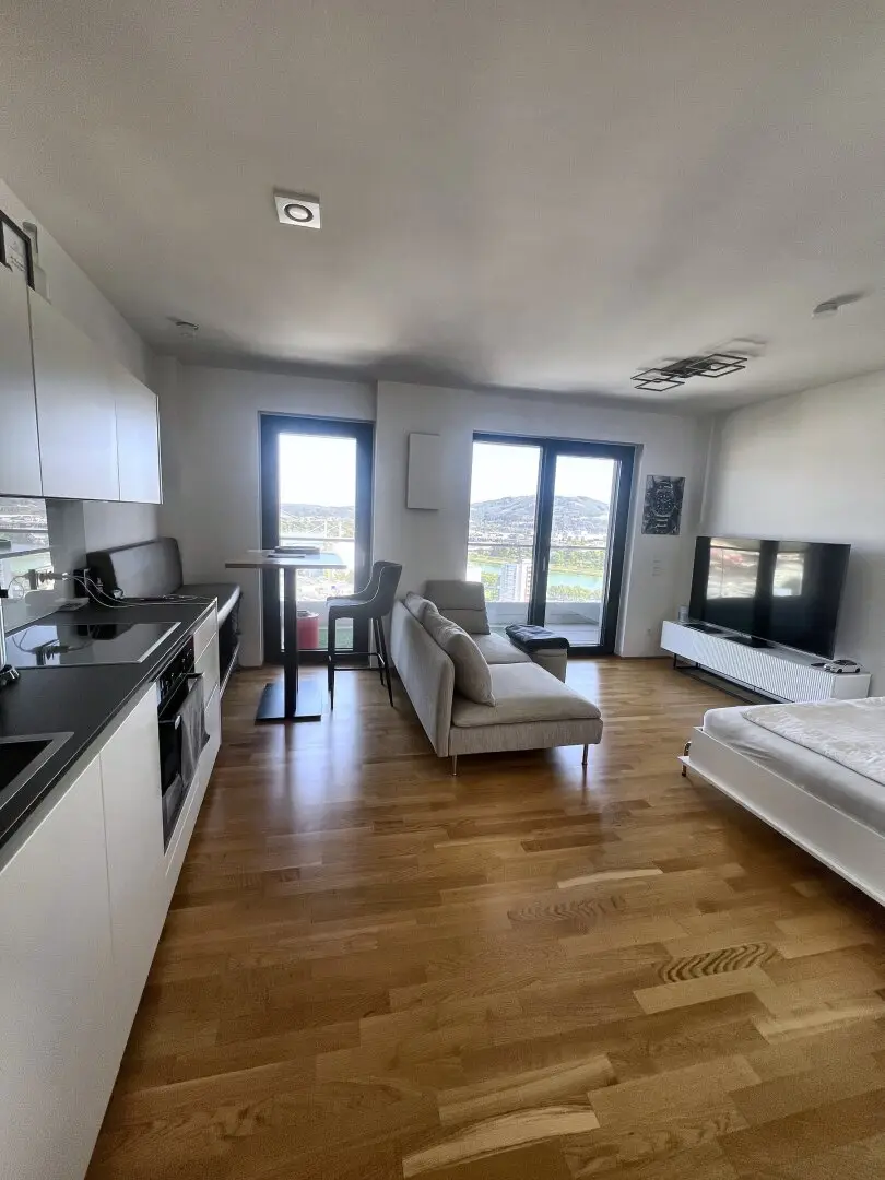 Vollmöblierte Microflat im 19. Stock des Bruckner Towers