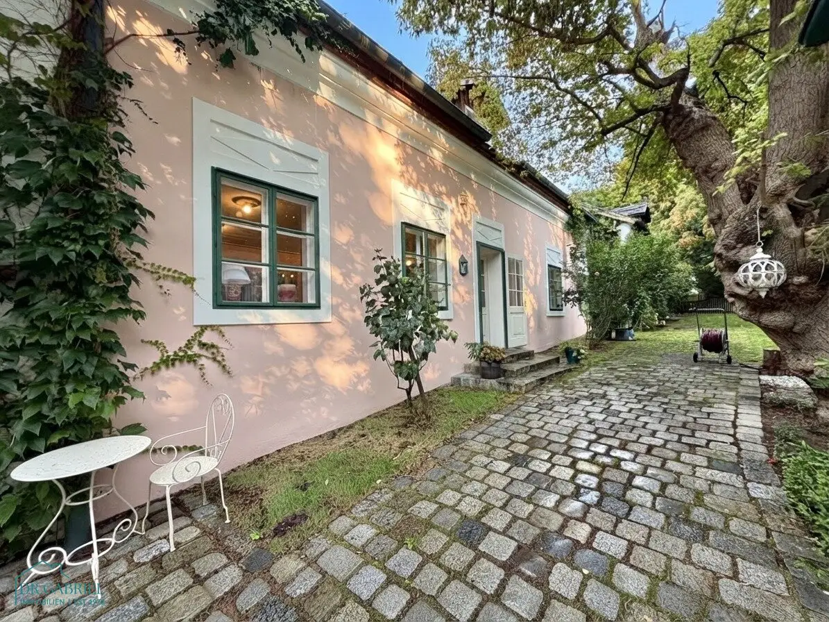 Charming house in a green courtyard