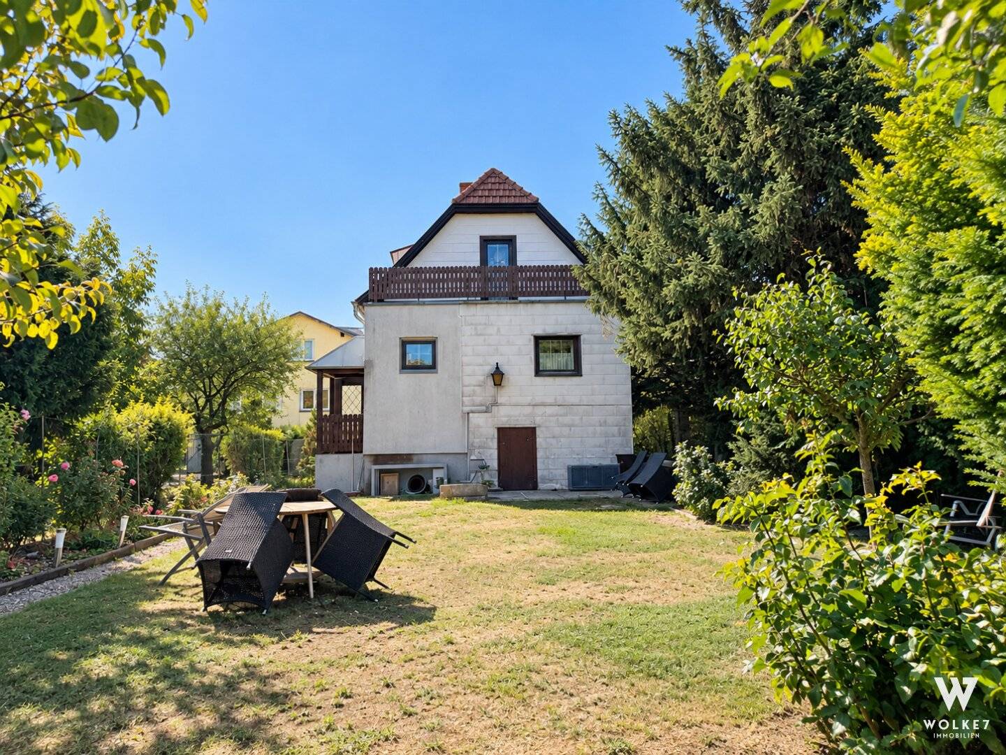 Great potential in an excellent location – House with private garden and garage I Near Alterlaa U6; Steinsee