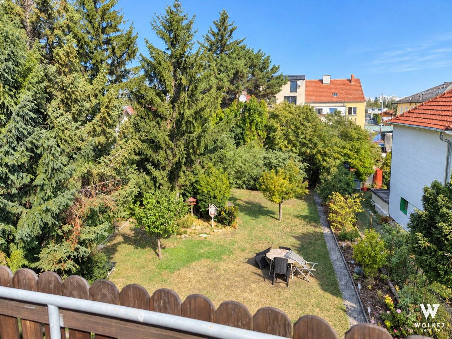 Great potential in an excellent location – House with private garden and garage I Near Alterlaa U6; Steinsee