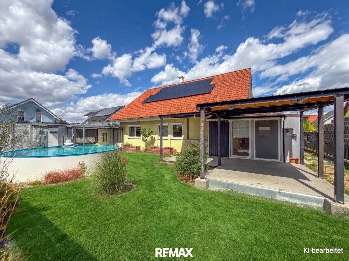 Single-family house with feel-good factor, sauna and photovoltaics in quiet location