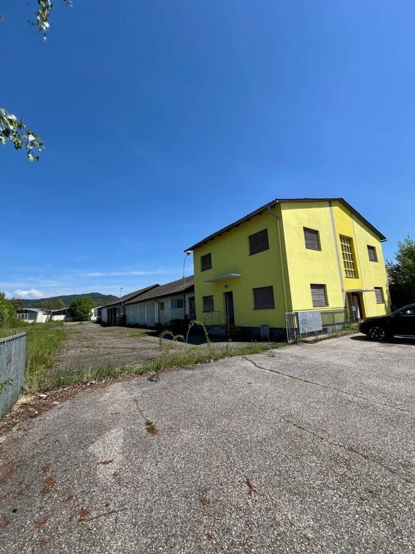 Commercial plot 7231m² with existing buildings in Welzenegg