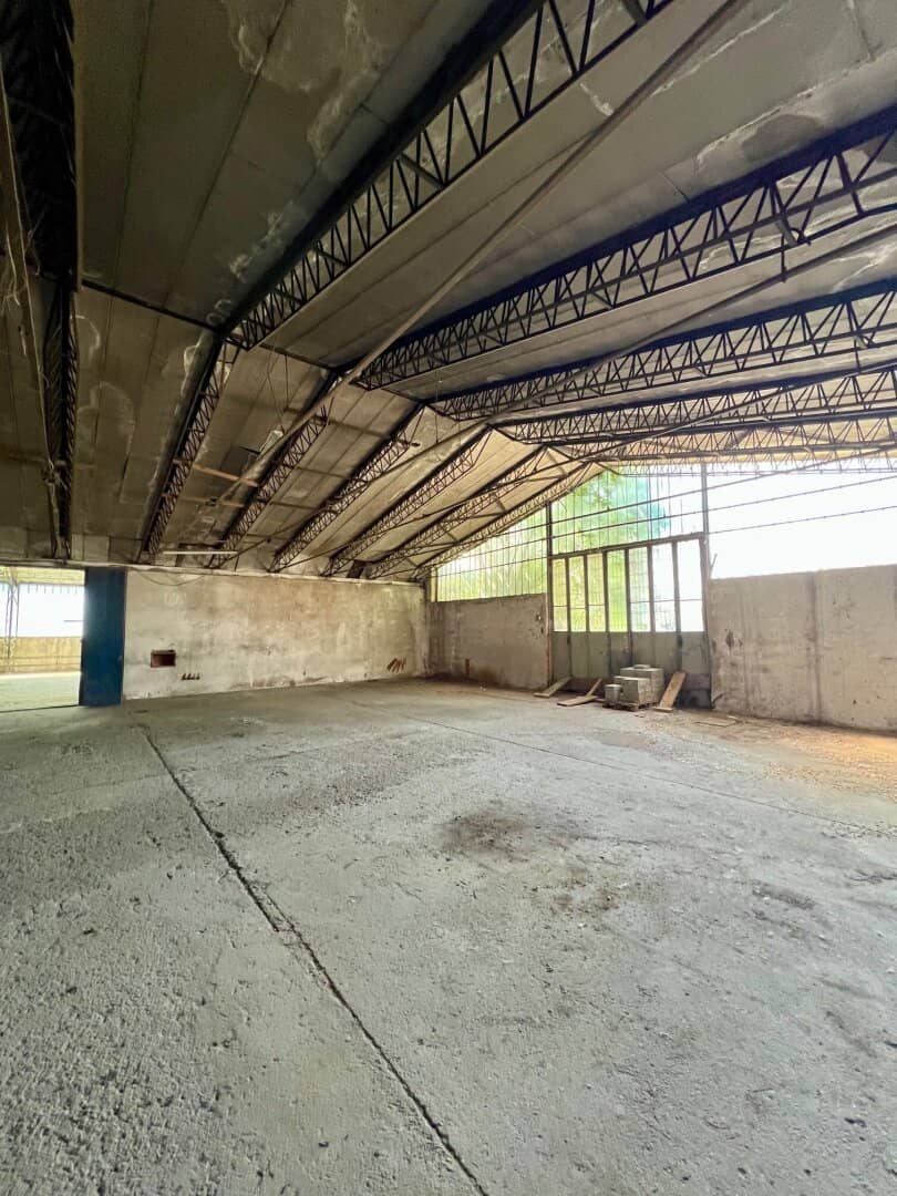 Commercial plot 7231m² with existing buildings in Welzenegg