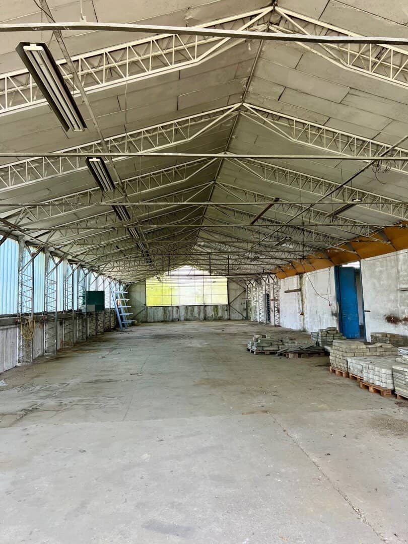 Commercial plot 7231m² with existing buildings in Welzenegg