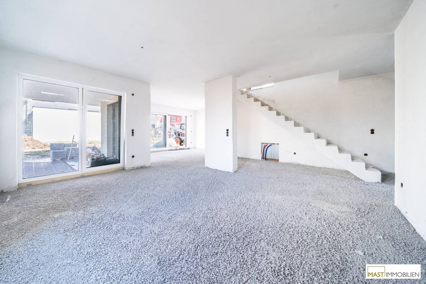 New build in Strasshof! Shell-finished single-family house with 149 m² living space, terrace &amp; 2 car parking spaces – central location near Vienna