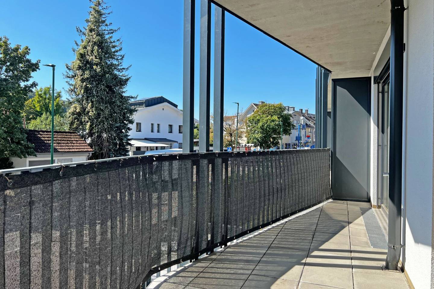 Attractive 3-room rental with balcony in town centre