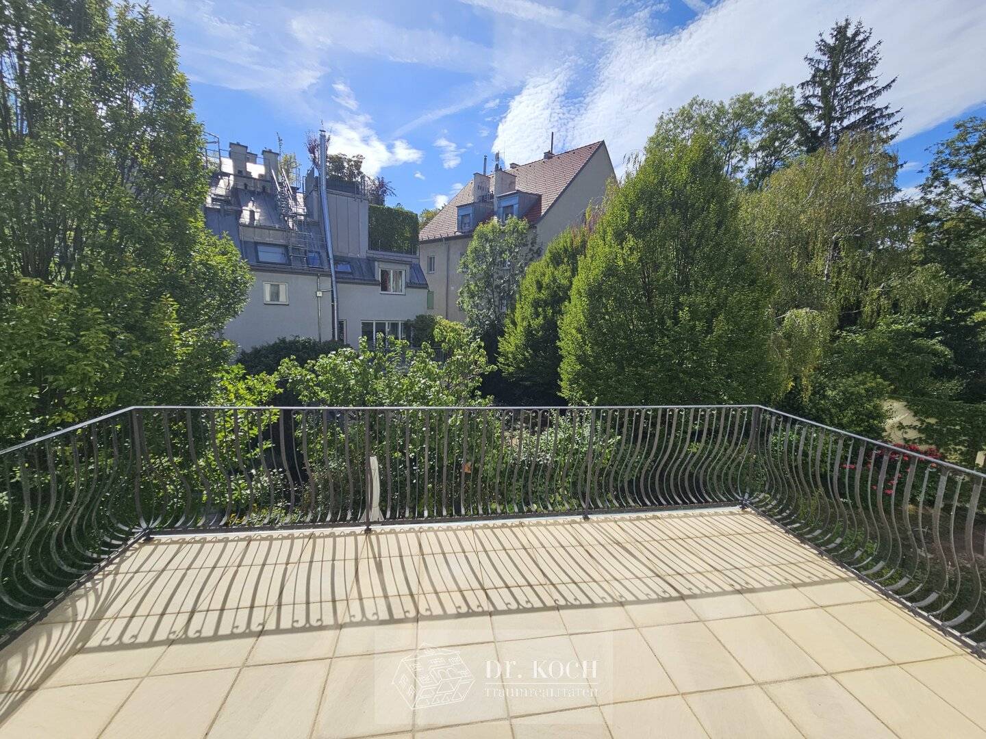Traumhafte Beletage mit Südterrasse und einzigartigem Altbauflair!