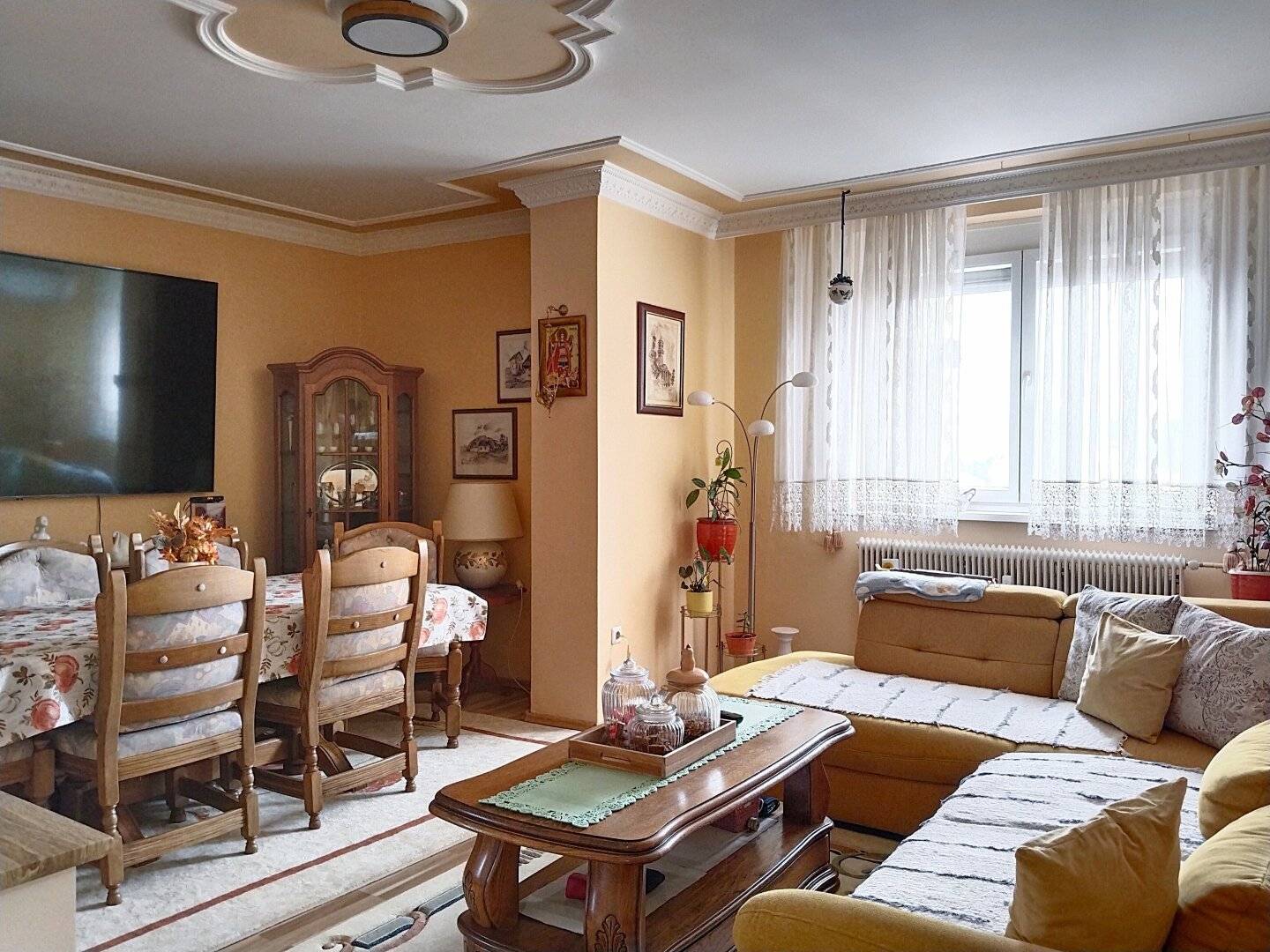Zentrale 3-Zimmer-Wohnung mit Loggia und niedrigen Betriebskosten