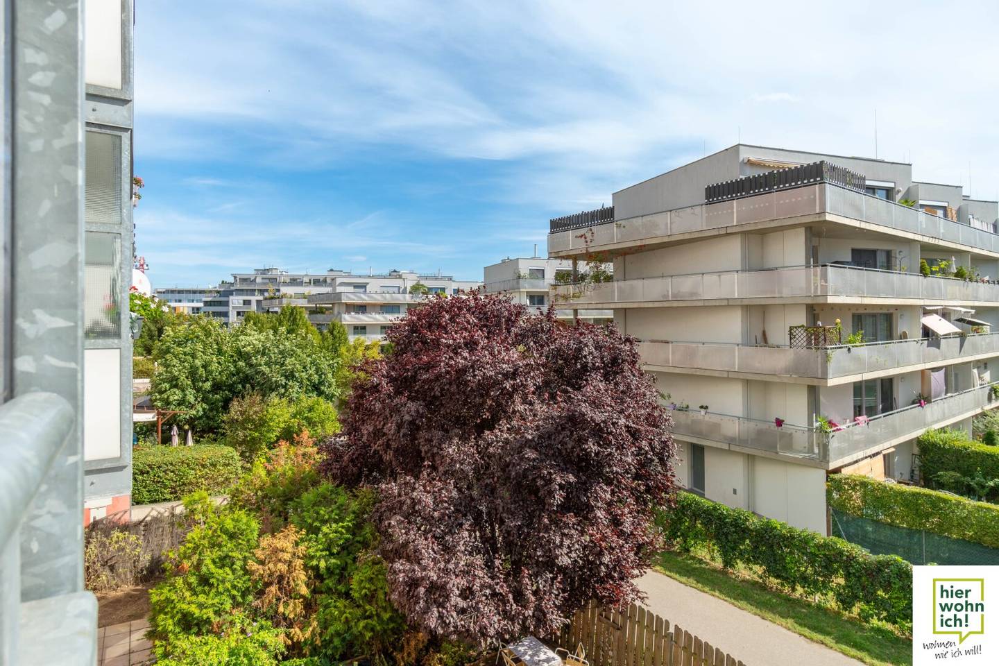 Bright, cozy 2-room apartment with view of greenery in a quiet location