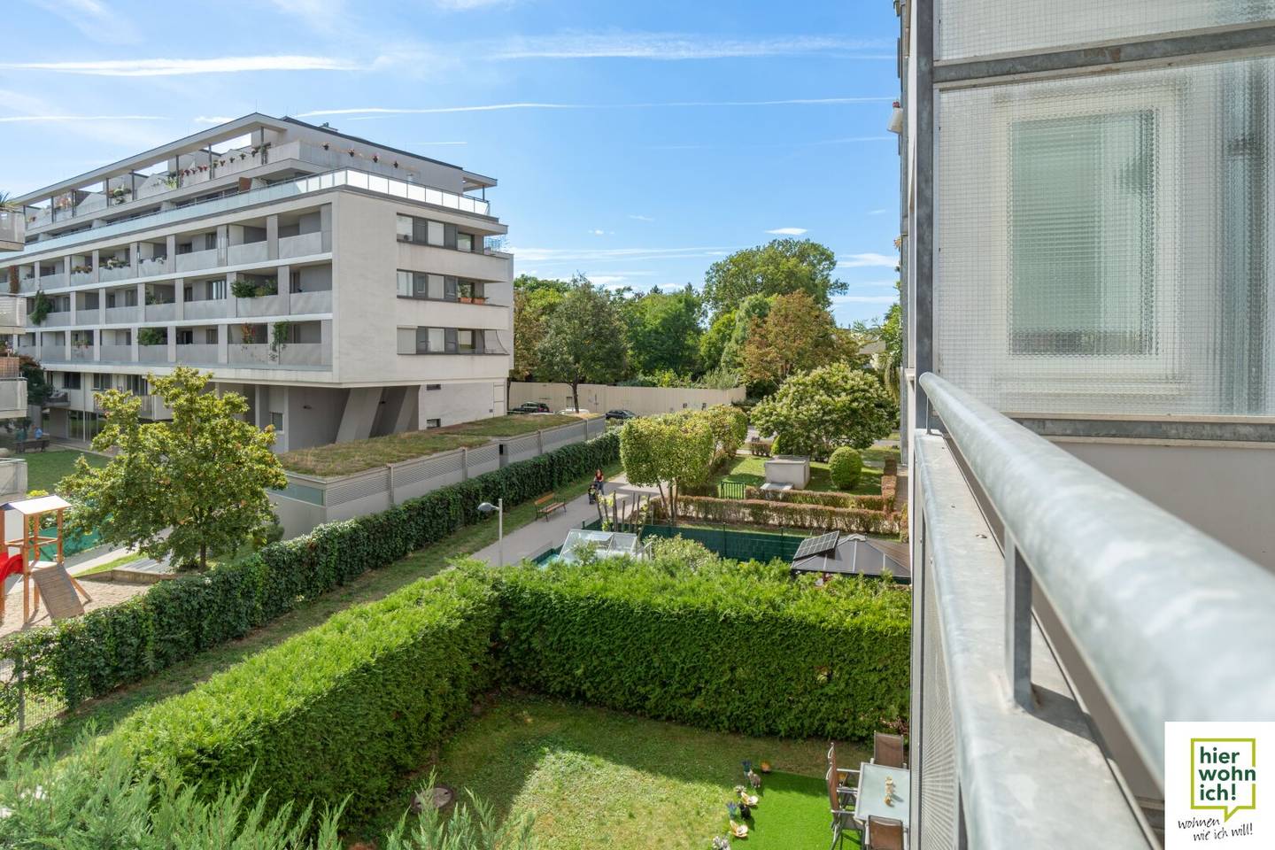 Bright, cozy 2-room apartment with view of greenery in a quiet location