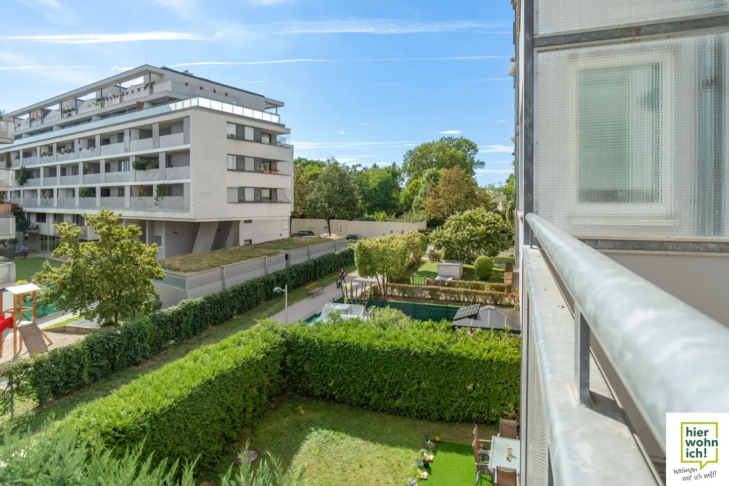 Bright, cozy 2-room apartment with view of greenery in a quiet location