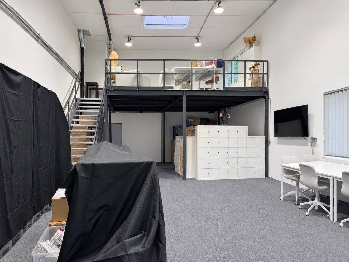 Modern commercial hall near U6-Perfektastraße - Top 2