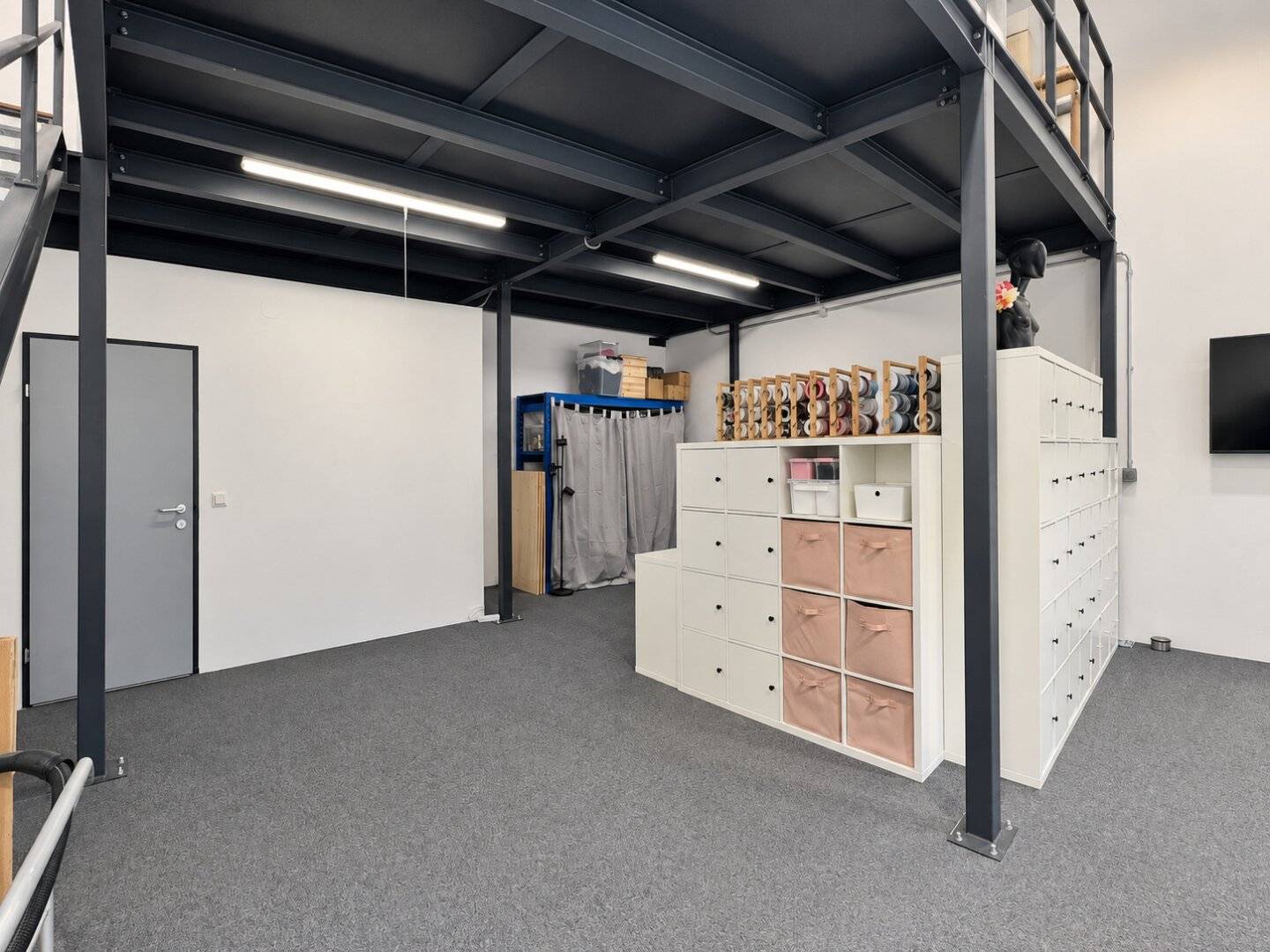 Modern commercial hall near U6-Perfektastraße - Top 2
