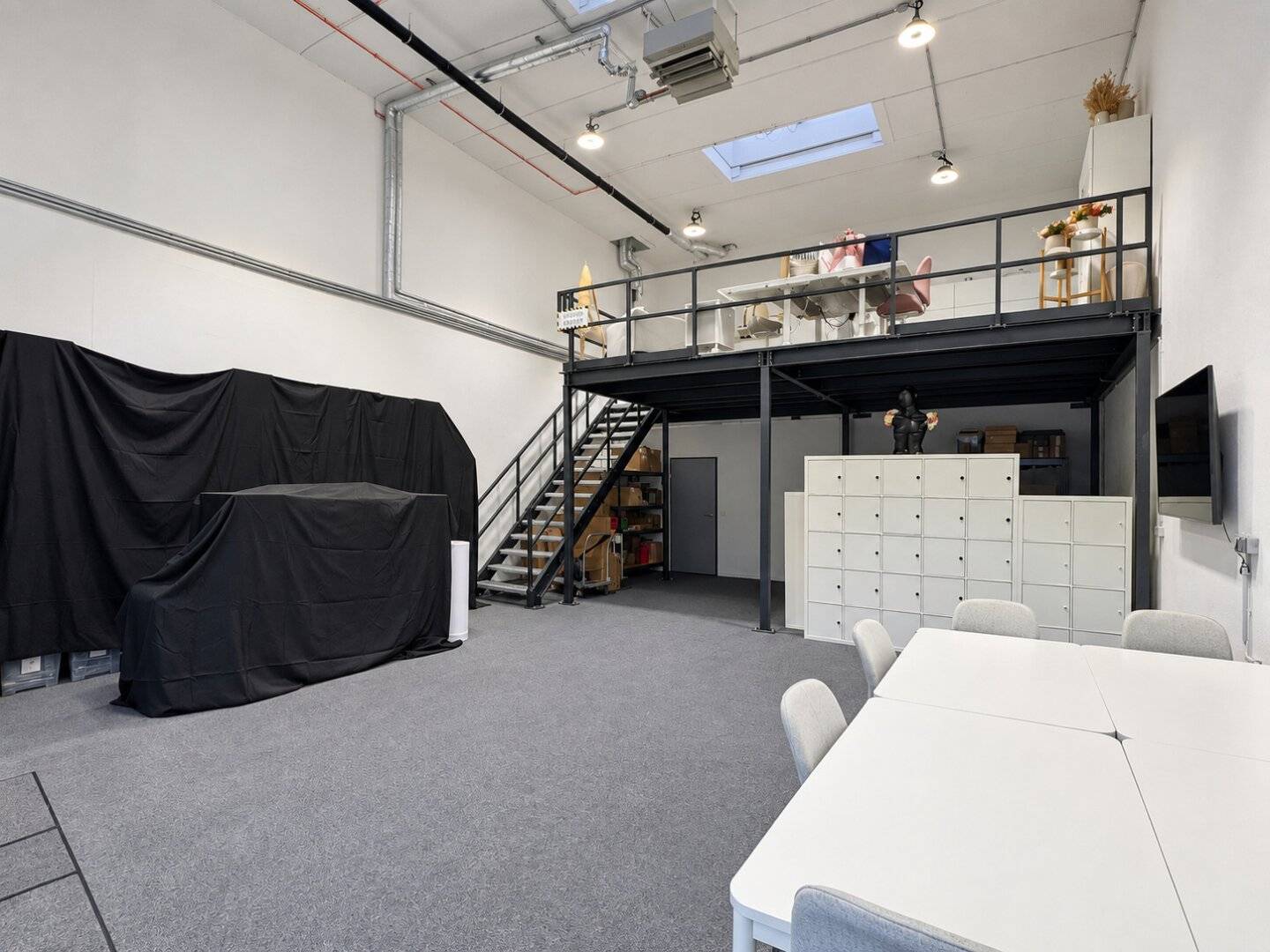Modern commercial hall near U6-Perfektastraße - Top 2
