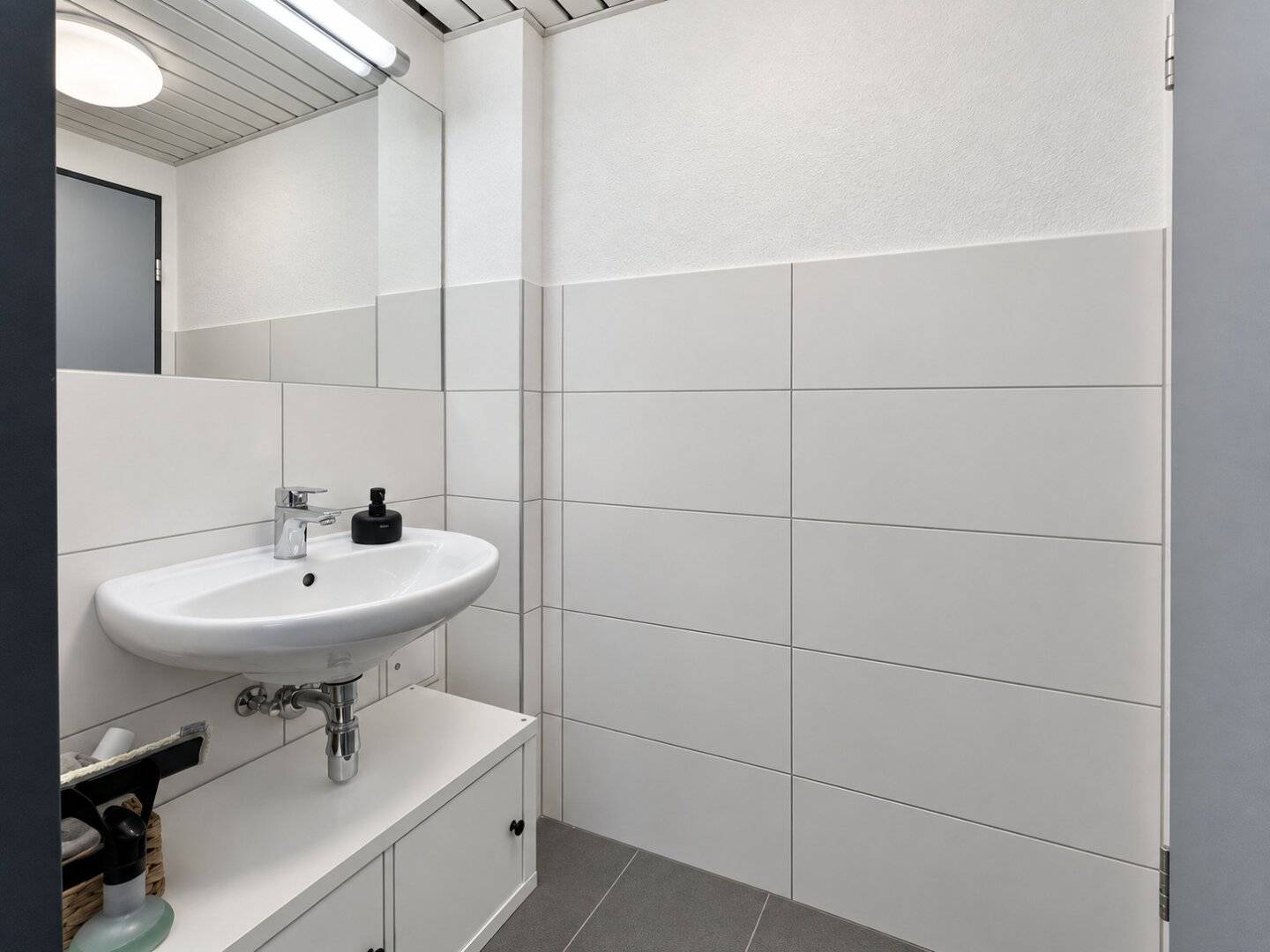 Modern commercial hall near U6-Perfektastraße - Top 2