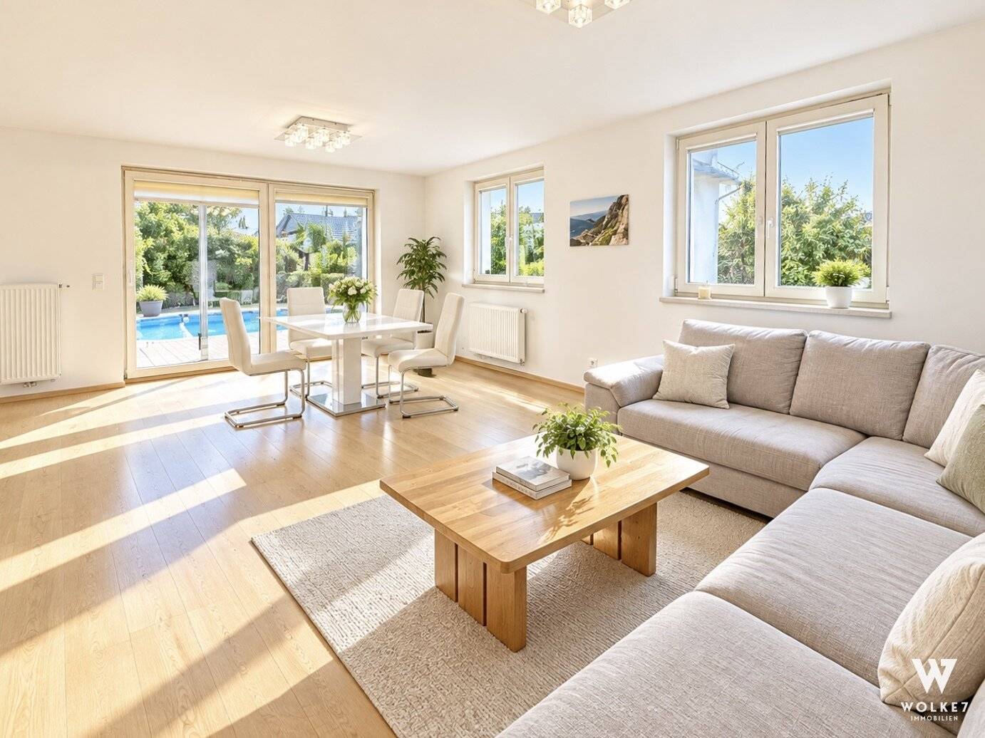 Family-friendly detached house with saltwater pool, conservatory and finished basement in absolute quiet location