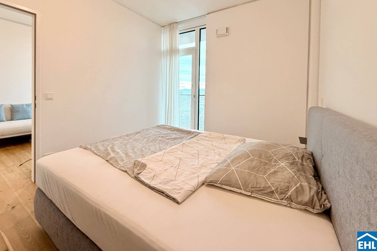 A home with a horizon – Living on the 24th floor of the TRIIIPLE