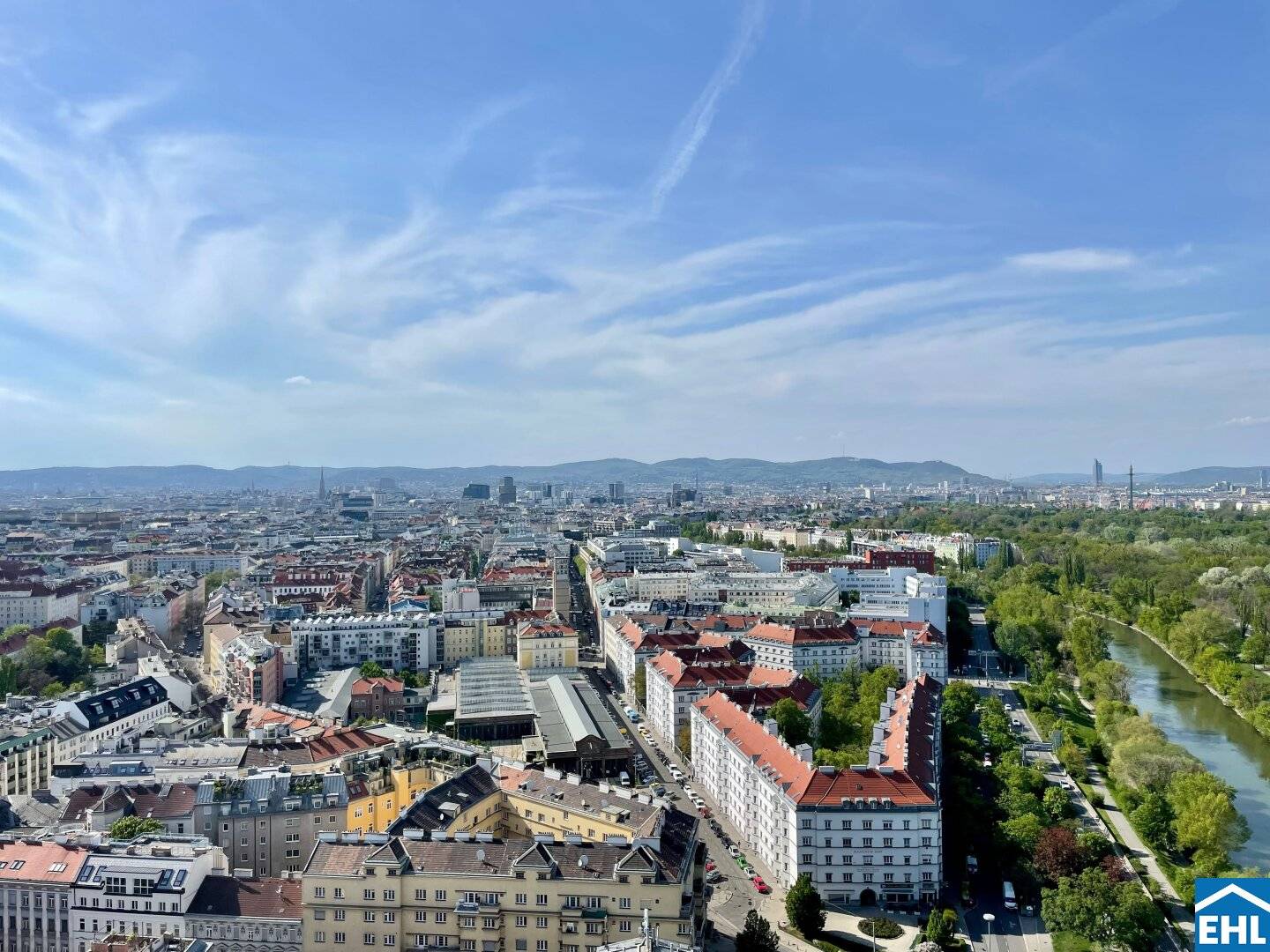 A home with a horizon – Living on the 24th floor of the TRIIIPLE
