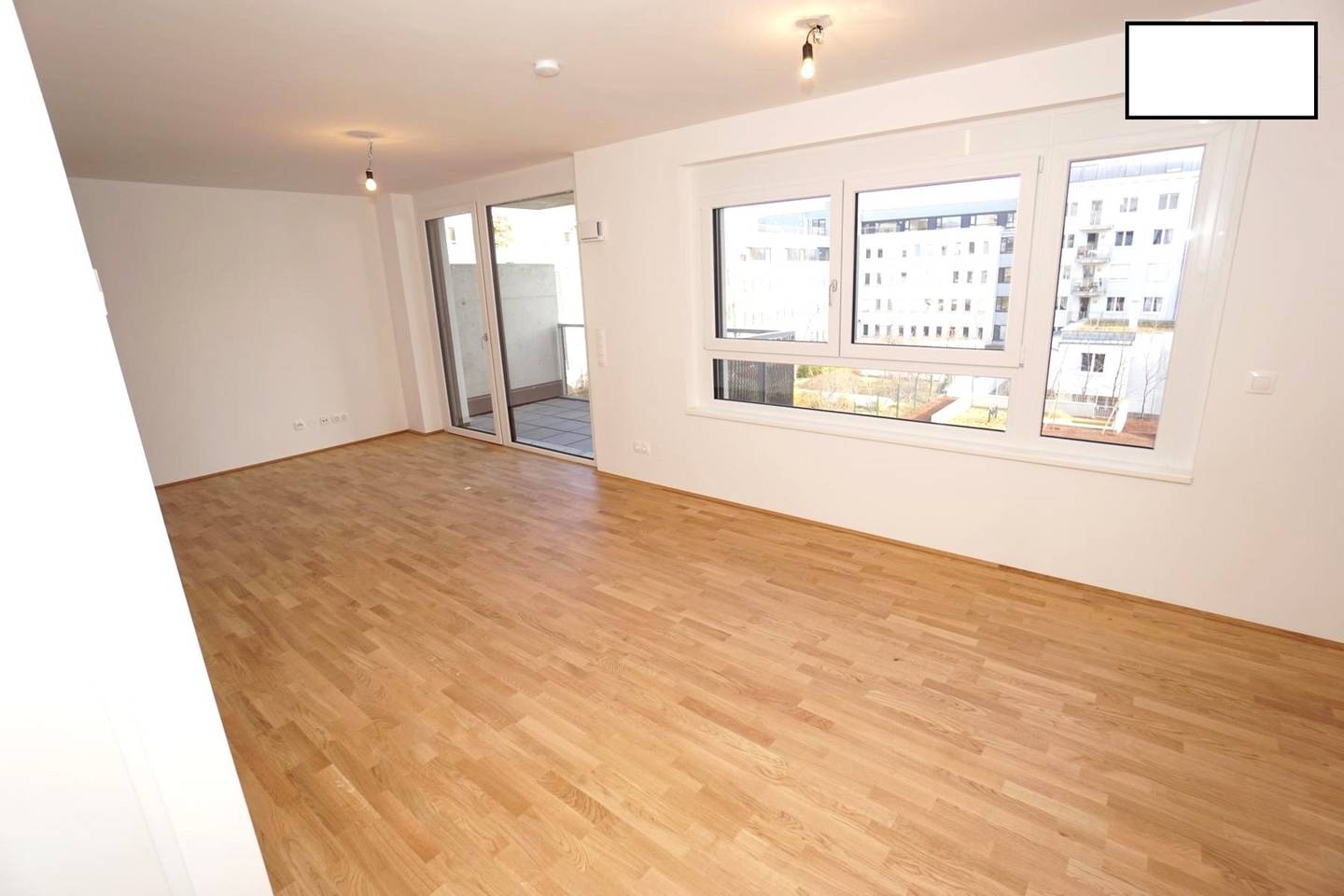 Like new apartment with ceiling cooling and balcony
