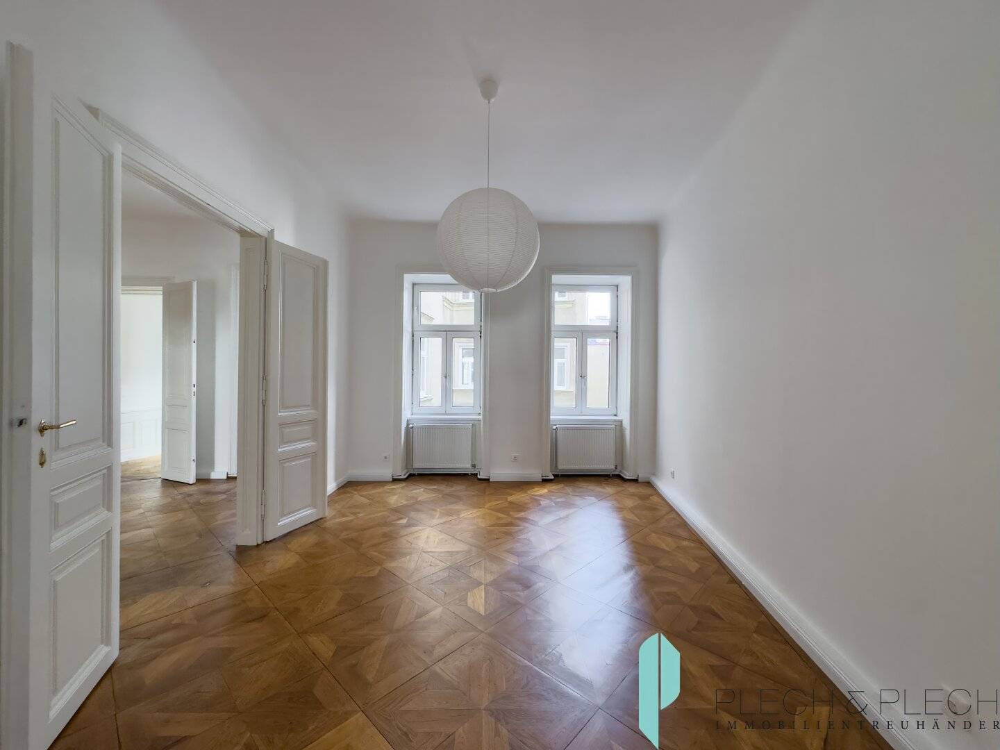Commission-free for the tenant - Charming 4.5 room apartment in stylish period building - Suitable for flatshare
