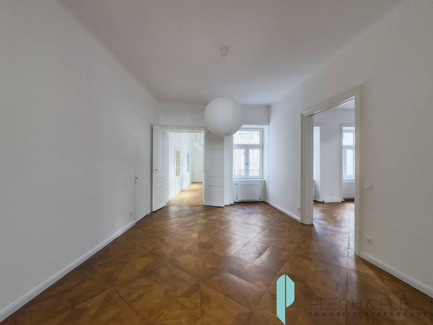 Commission-free for the tenant - Charming 4.5 room apartment in stylish period building - Suitable for flatshare