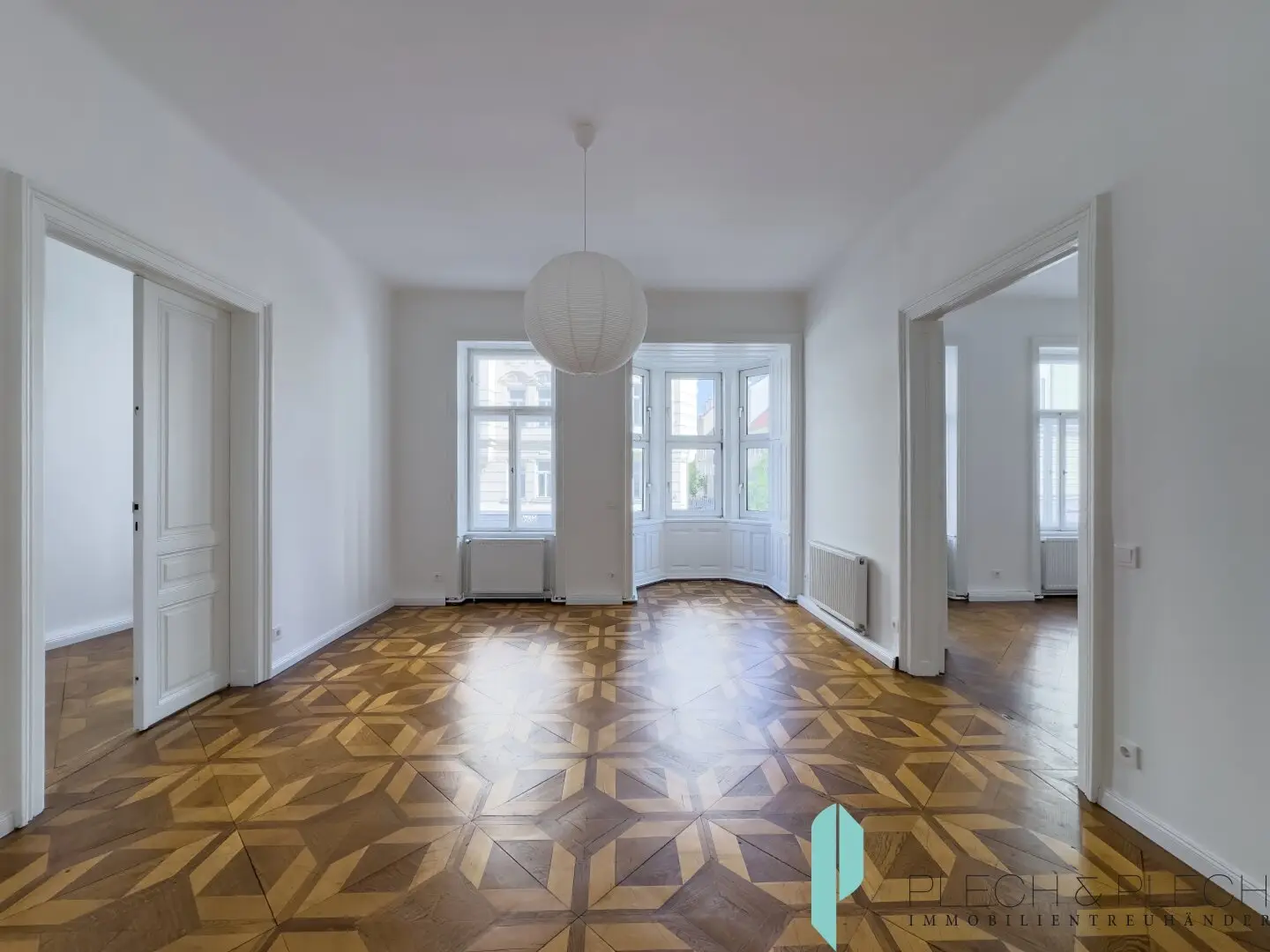 Provisionsfrei für den Mieter - Charmante 4,5 Zimmerwohnung in stilvollem Altbau - WG geeignet