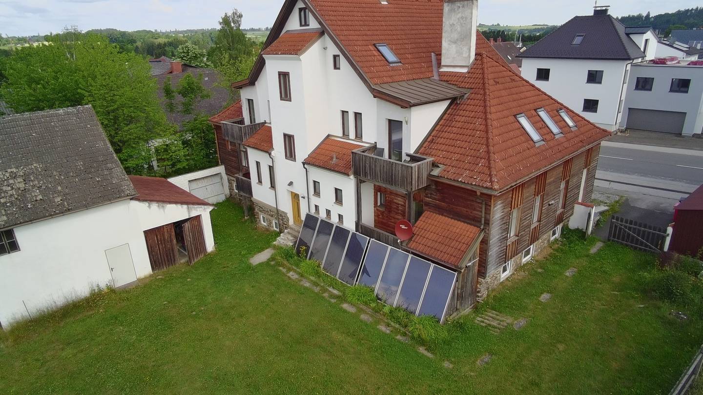 Renovated old building apartment with south facing balcony and garden