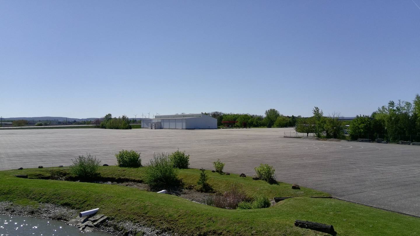 Fully-Serviced Heavy-Duty Open Areas