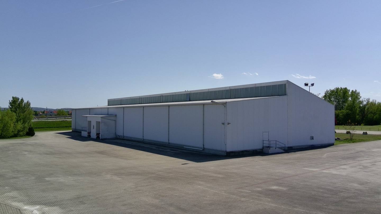 Industrial site with halls, workshops, offices and 5 ha heavy-duty open area