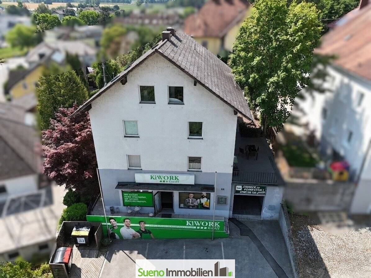 Well maintained income property with 4 floors and top yield of approx. 7% (office and residential)