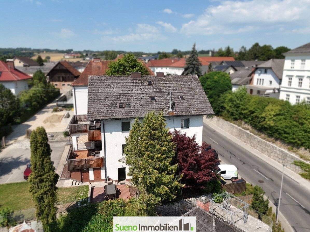 Well maintained income property with 4 floors and top yield of approx. 7% (office and residential)