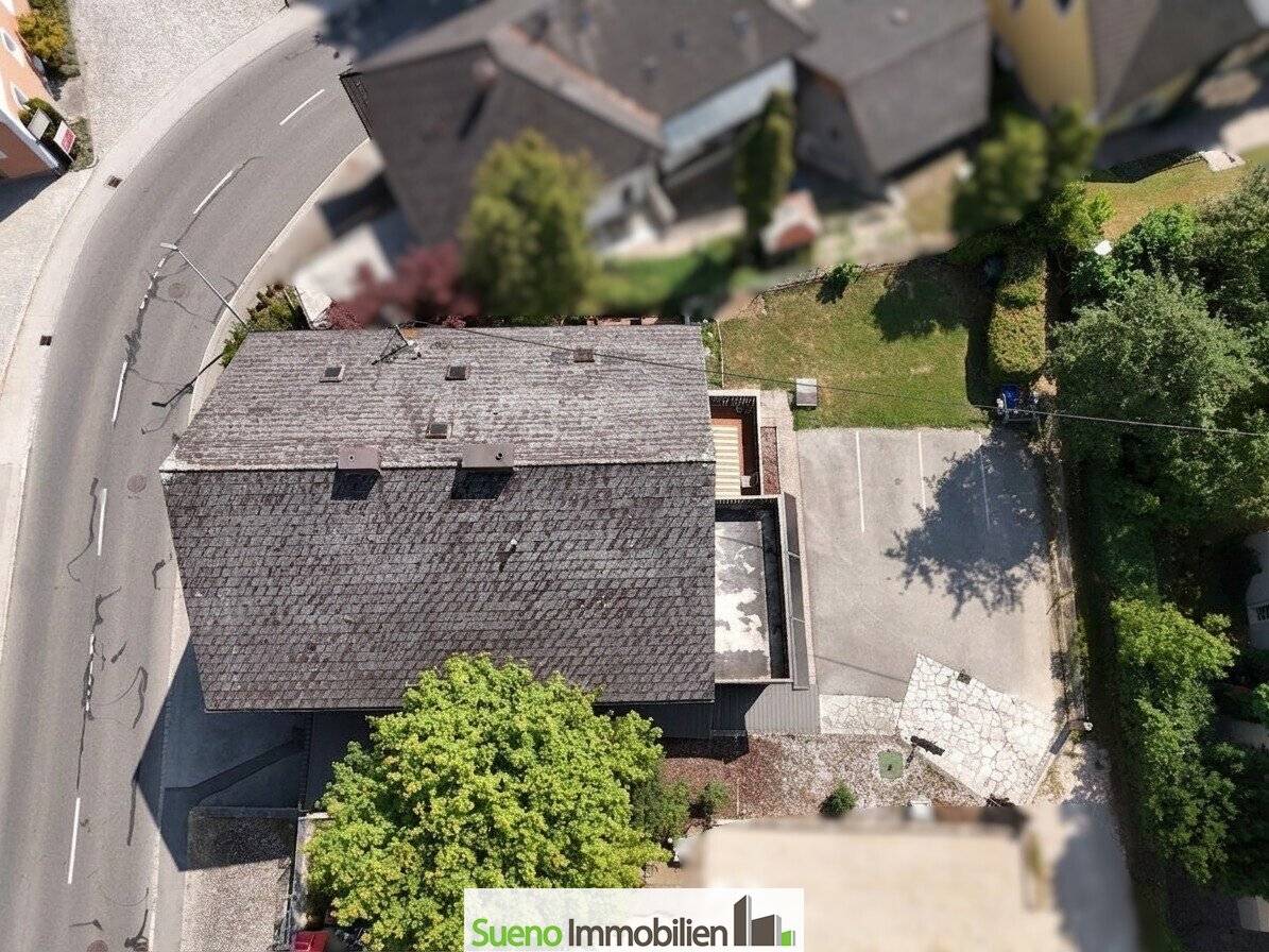 Well maintained income property with 4 floors and top yield of approx. 7% (office and residential)