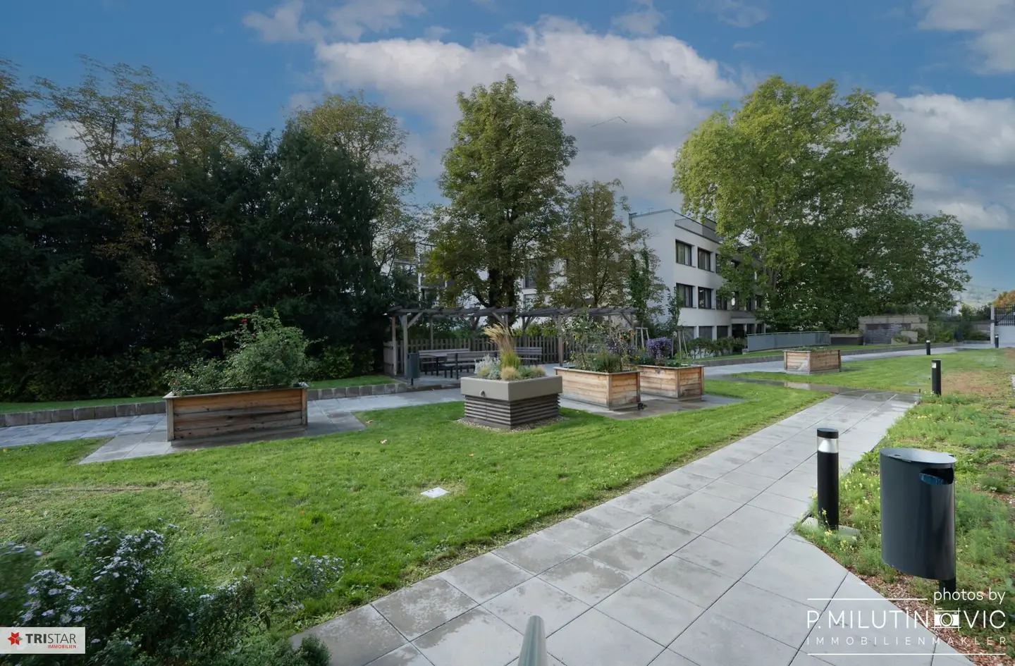 New in Hietzing Sunny south-facing and courtyard-facing Quiet 3-room apartment with loggia Between U4 stations Ober St. Veit and Unter St. Veit