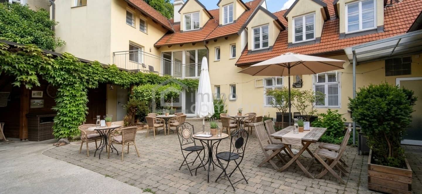 Gastronomie-Highlight mit Pension (12 Zimmern) im Wienerwald in 1230 Wien – 600m²!
