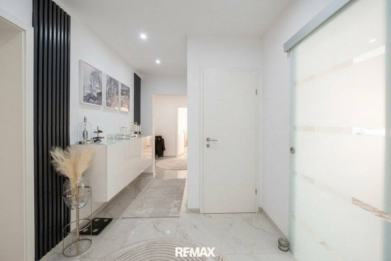 Hochwertige 4-Zimmer-Wohnung mit traumhafter DAN-Küche &amp; Loggia in zentraler Lage!