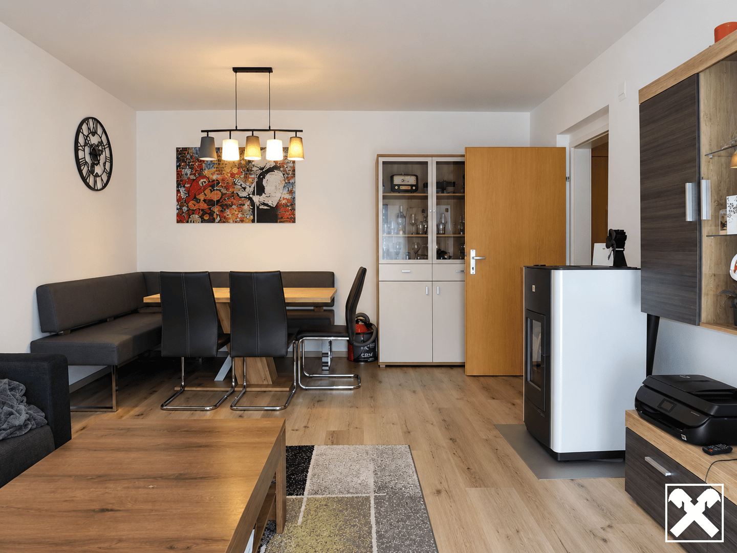 Lichtdurchflutete modern adaptierte Wohnung mit Loggia