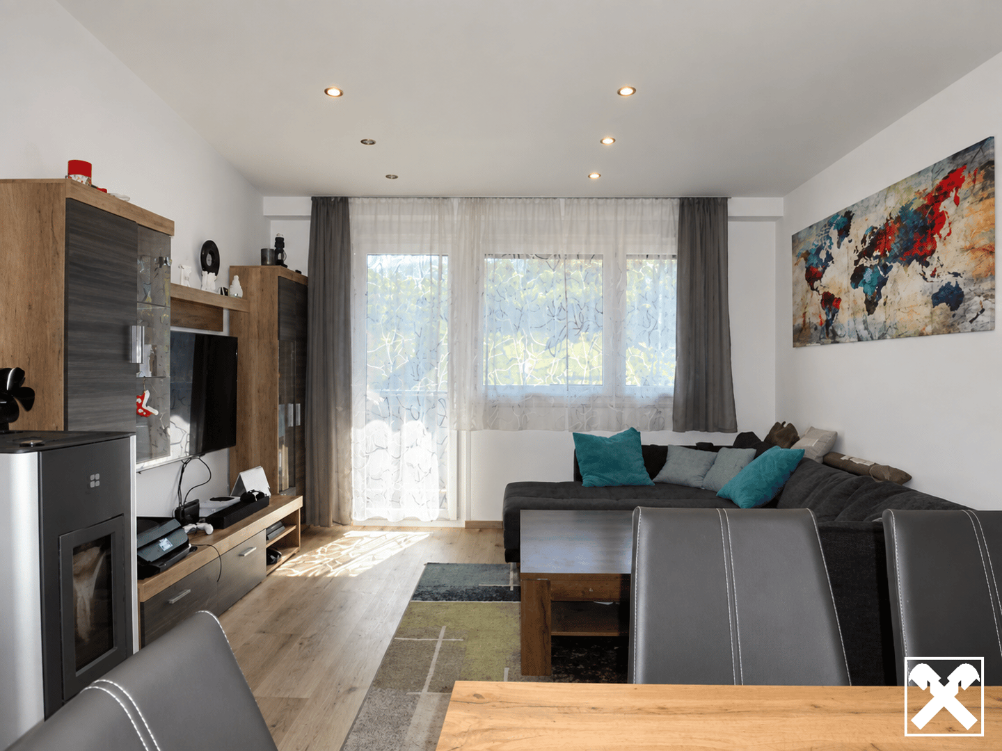Lichtdurchflutete modern adaptierte Wohnung mit Loggia